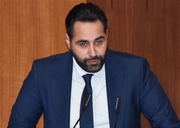 النائب فراس حمدان: نحن لا نطلب منكم أن تسلّموا المناطق للعدو بل نطلب منكم أن تسلّموا قرار البلد للدولة التي أنتم جزء منها