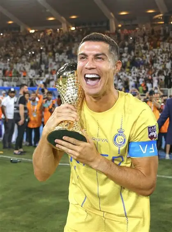 رونالدو لن يعتزل قبل هدفه الـ1000