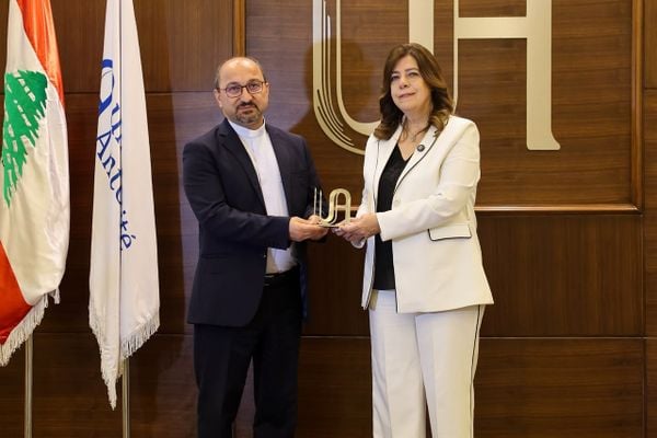 ندوة في الجامعة الأنطونية ضمن "الأسبوع الرياضي"...
وزيرة الشباب والرياضة: لجعل النشاط البدني جزءاً من الحياة اليومية في المدارس والجامعات...
السغبيني: نؤمن بأن الجامعة ليست فقط مكانًا للمعرفة والتعليم، بل هي مساحة لخدمة الإنسان والمجتمع