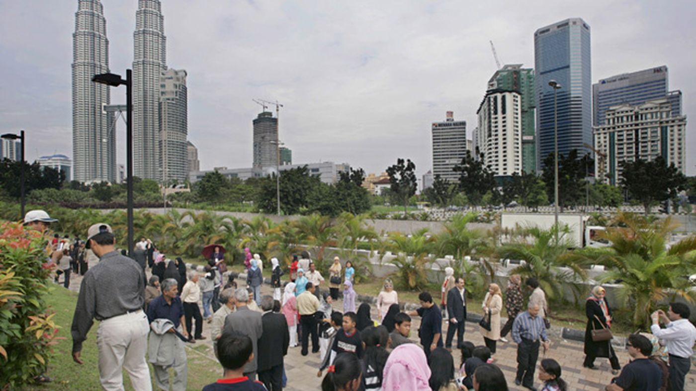 ماليزيا تستقطب 25.7 مليون سائحًا أجنبيًا خلال عام 2013 