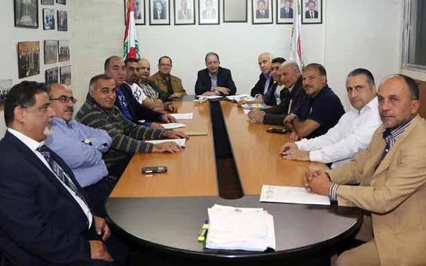 رئيس «الأولمبية» واتحاد الطائرة
يترأس جلسة للحكام واللجنة الفنية