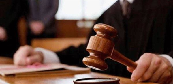 إعلامية عربية شهيرة متّهمة باحتجاز عاملتين منزليتين.. والقضاء يتدخل