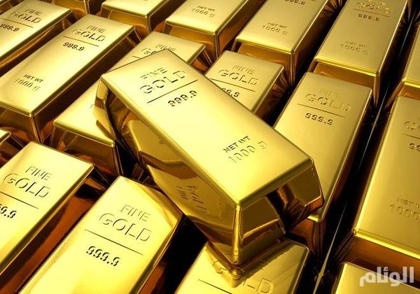 الذهب يهبط مع ارتفاع الدولار بدعم توترات التجارة