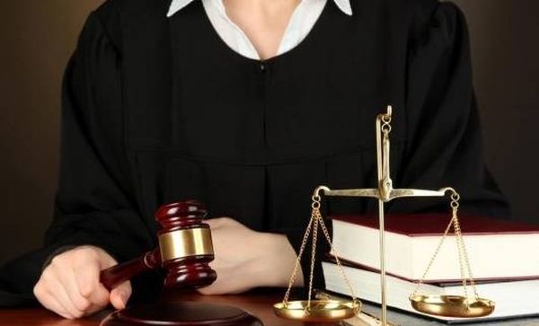 القاضية رانيا يحفوفِ تدعي على شخصين بالجناية

لإقدامهما على السرقة بالكسر والخلع وتحيلهما الى جنايات جبل لبنان