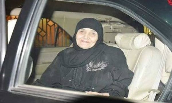 مسنّة ذهبت لآداء العمرة فوقعت ضحية مهرّب!!