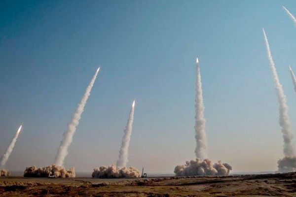 مناورات صاروخية في عدة مدن إيرانية