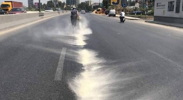 قوى الامن: العمل على رش رمال بسبب تسرب المازوت على اوتستراد الكرنتينا