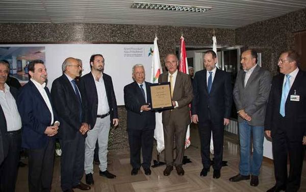 تكريم خير الدين لتأهيله دائرتي
الجراحة والعمليّات في مستشفى عين وزين
