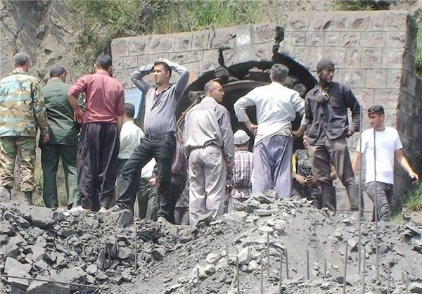 ايران: إحتمال وجود 80 عاملاً عالقًا بمنجم الفحم الحجري المنهار