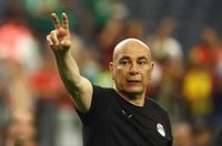 بعد اتهاماته ضد فيفا.. لماذا قد يتجنب الاتحاد الدولي معاقبة حسام حسن؟
