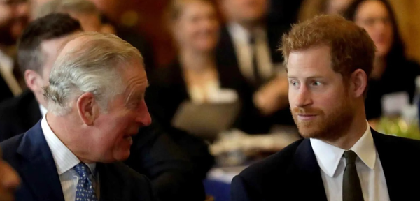 ماذا أهدى الأمير هاري والده الملك تشارلز؟