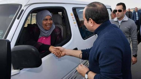 شاهد.. السيسي يتجول في العاصمة الإدارية