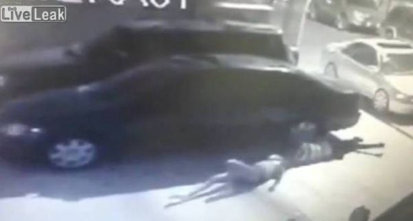 الحقيقة الكاملة حول فيديو رمي "الزوجة وعشيقها من الطابق الثالث"!