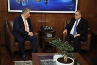 البيسري بحث مع دبور أوضاع المخيمات