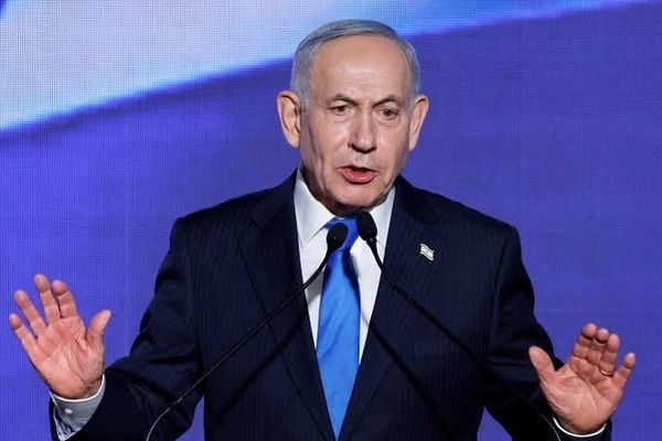 القناة 13 الإسرائيلية عن مصادر أمنية: نتنياهو يغادر "إسرائيل" الليلة ويصل إلى نيويورك صباحا ويعود مساء الغد، وهو لن يقضي ليلة واحدة في نيويورك لاعتبارات أمنية.