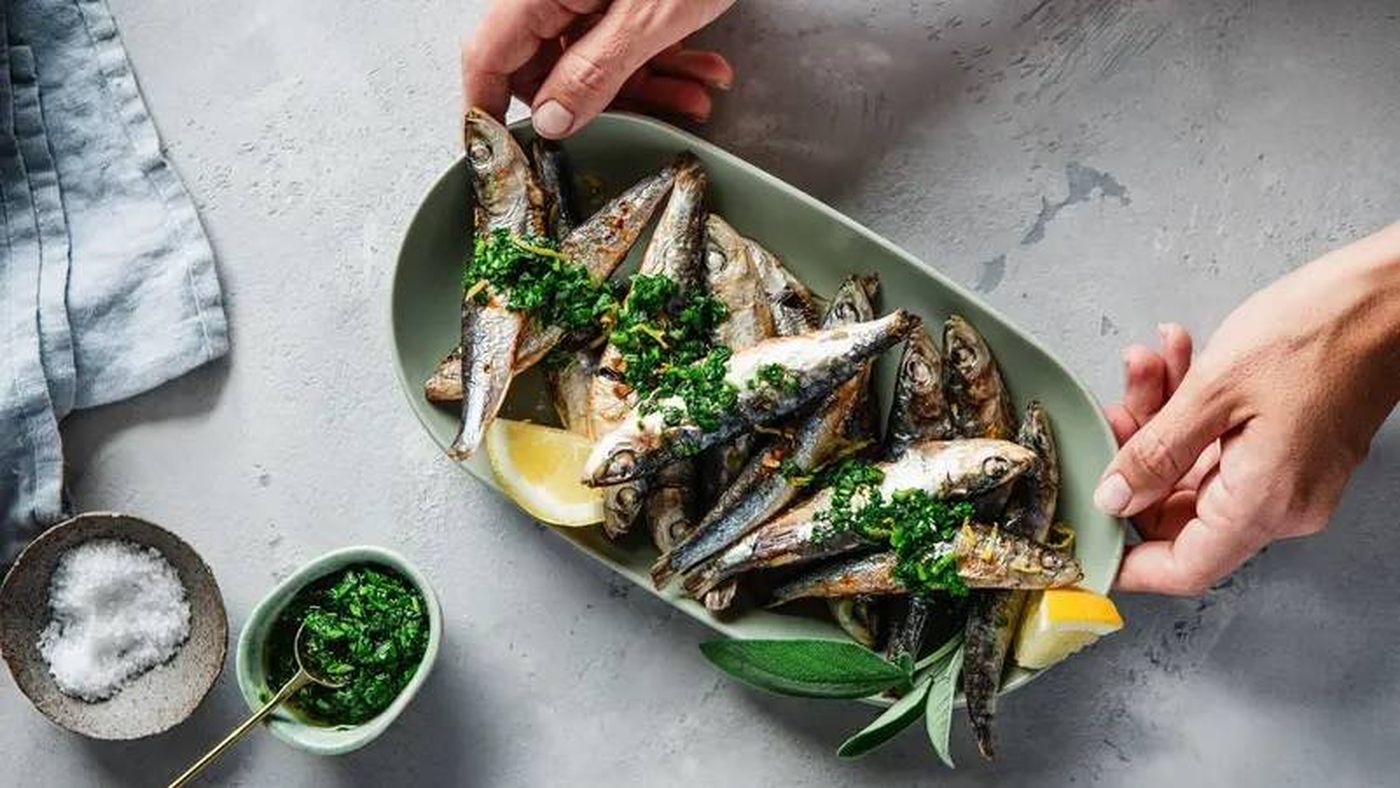 السردين أم التونة... أيهما أغنى بأحماض أوميغا-3 والبروتين؟
