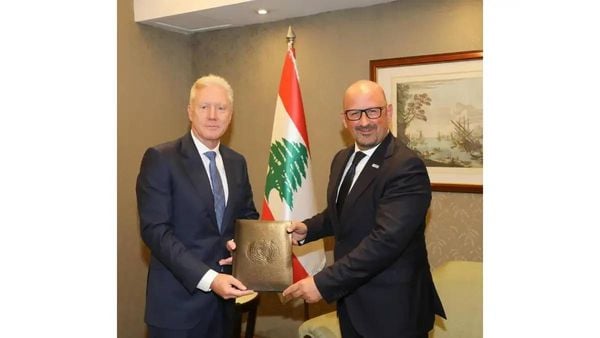 الممثل الجديد لمنظمة الصحة العالمية يسلّم رجي نسخة من أوراق اعتماده
