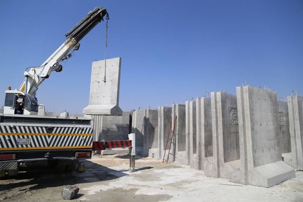 تركيا تزيل حائط ادلب