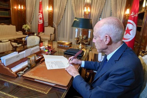 جبهة الخلاص: إصابة الرئيس التونسي بوعكة صحية