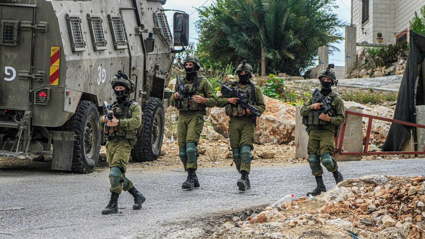 جيش الإحتلال يقر باعتقال شخصين في الجنوب ونقلهما إلى "إسرائيل"
