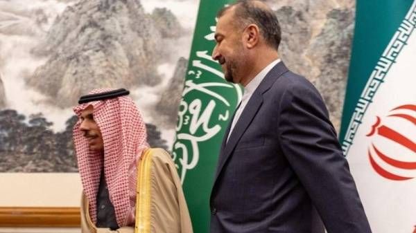 كيف تنعكس زيارة عبد اللهيان إلى الرياض وافتتاح السفارات على المنطقة؟