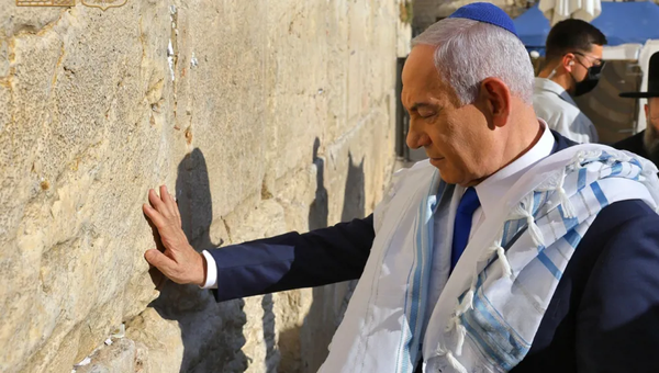 نتنياهو يزوّر التاريخ لتبرير سرقة فلسطين: لولا اليهود لما كانت الولايات المتحدة!