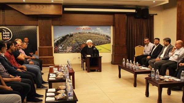قاسم مدعا الحكومة الى فتح العلاقات السياسية مع سوريا