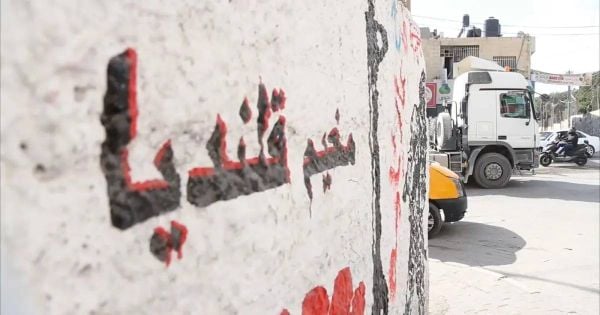 جيش الاحتلال والمستوطنون يهددون أهالي مخيم قلنديا بالتهجير القسري