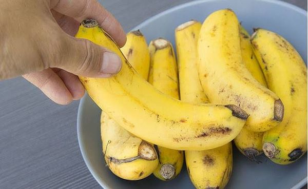 تقنية يابانية لتبيض الاسنان مجانا باستخدام الموز فقط إليك الطريقة