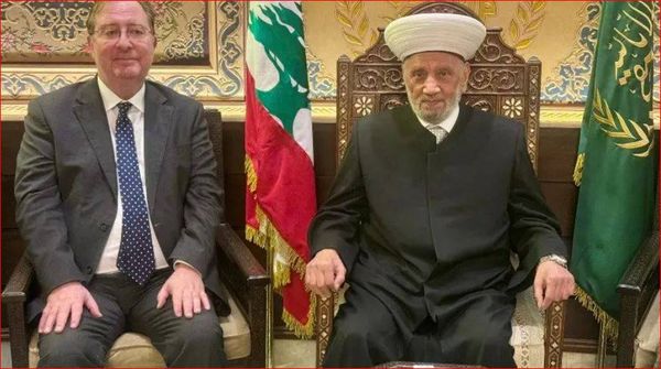 المفتي دريان عرض والسفير البريطاني للمستجدات لبنانيا