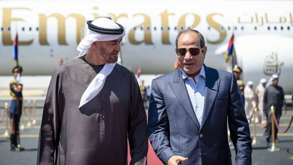 بن زايد والسيسي يبحثان تعزيز التعاون والتطورات الإقليمية