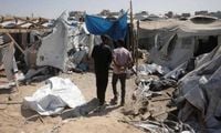 غارة إسرائيلية تستهدف مدنيين في الشيخ عجلين جنوبي غزة