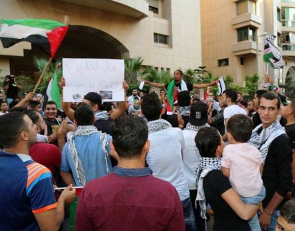 الحراك يعتصم أمام سفارة فلسطين : لن ننسى القضيّة المركزيّة