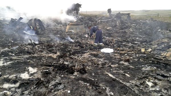 بالصور-ماذا وجدت فرق الإنقاذ من "الماليزية 2″؟ 