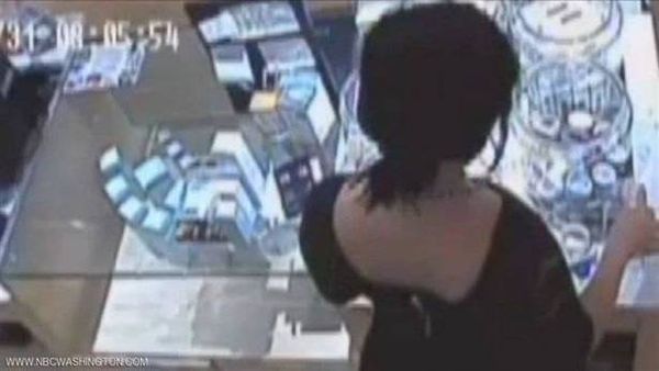 أرادت أن تنتقم من زميلتها.. فهذا ما كشفته كاميرات المراقبة!