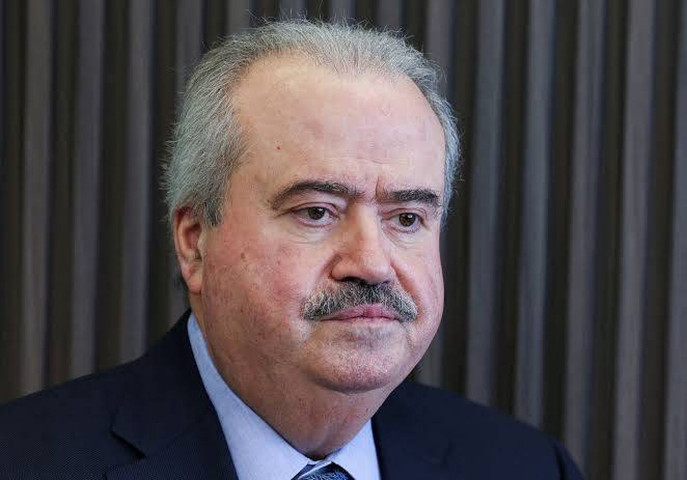 وزير المال يحدّد أصول استيفاء رسم خروج المسافرين جواً وبحراً