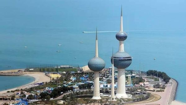 الكويت تشترط على الوافدين الشهادة لتجديد رخصة العمل