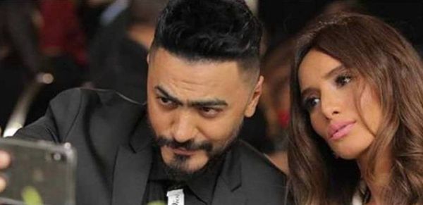 رقص زينة وشقيقتها مع تامر حسني يورطه بتعليقات مسيئة (فيديو)