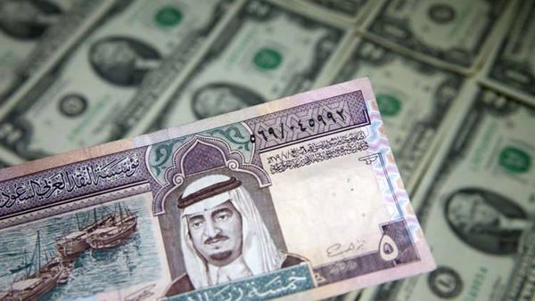 السعودية تنفي تهديدها بالتخلي عن الدولار في تعاملاتها النفطية