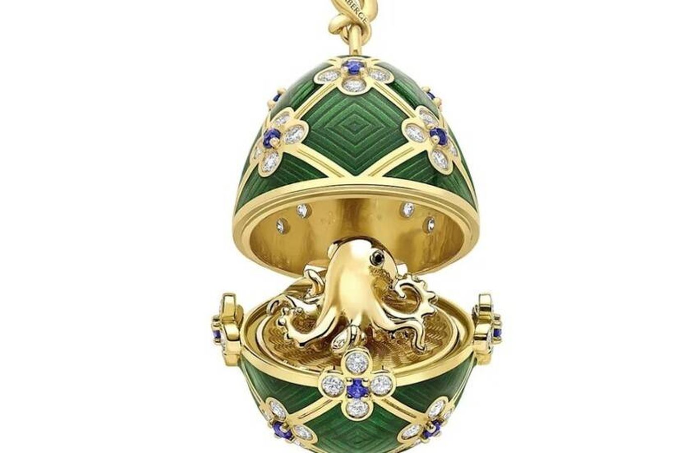 رجل يبتلع بيضة 