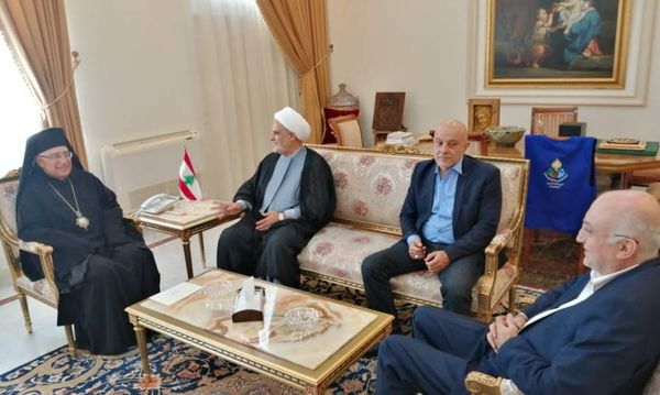 العبسي تسلم من وفد امل دعوة للمشاركة في ذكرى الصدر