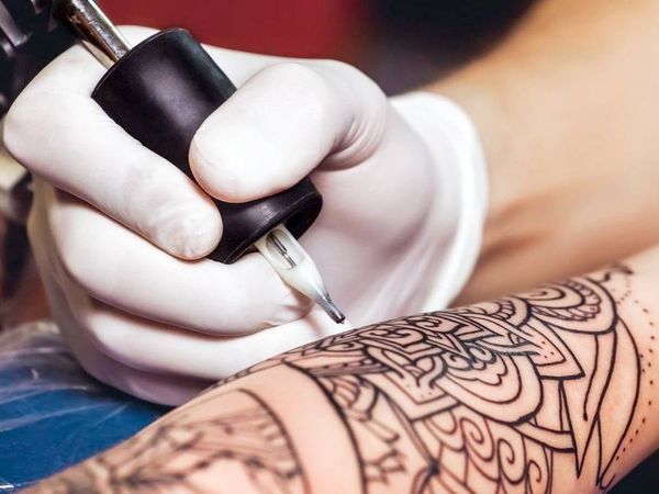 هل يزيد الوشم من خطر سرطان الجلد؟