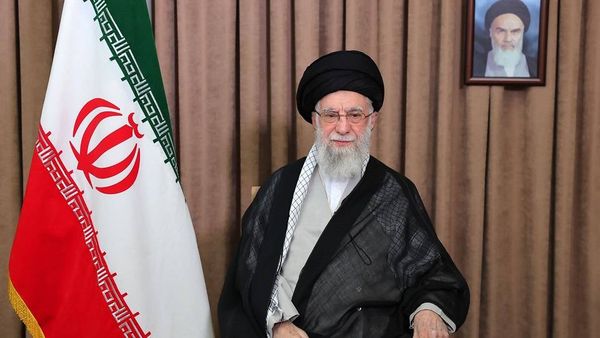 فايننانشال تايمز: اختراق كاميرات المراقبة ساعد في  اغتيال خامنئي ؟!