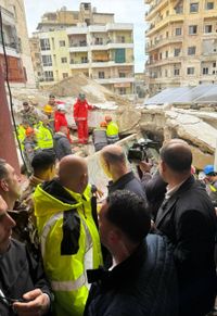 انهيار مبنى في القبة- طرابلس: سحب جثتين... ومفقودان تحت الأنقاض
عون وسلام تابعا الحادثة - الحجار في اجتماع موسّع: الأولوية لإنقاذ الأرواح