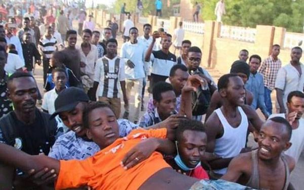 السودان : اطلاق الرصاص على المعتصمين ... هروب شقيق البشير الى تركيا