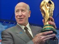 وفاة روبرت تشارلتون "أسطورة" نادي مانشستر يونايتد ومنتخب إنجلترا لكرة القدم