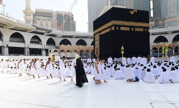 انتحار رجل في المسجد الحرام.. قفز من السطح إلى مكان الطّواف!