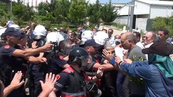 الشرطة الألبانية تدهم مخيماً لأعضاء "مجاهدي خلق"