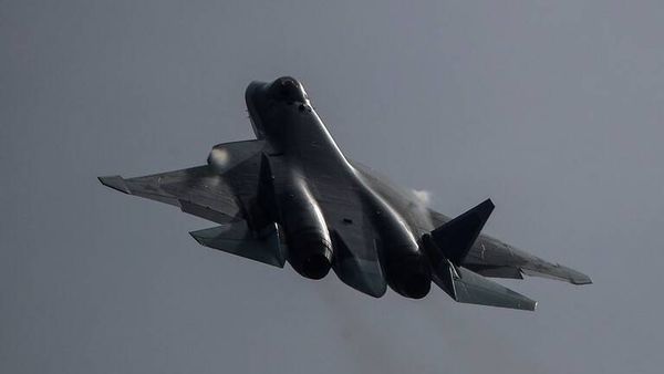 صحيفة أميركية: 5 ميزات تجعل مقاتلة "سو-57" الروسية تشكل "تهديدا حقيقيا" للناتو