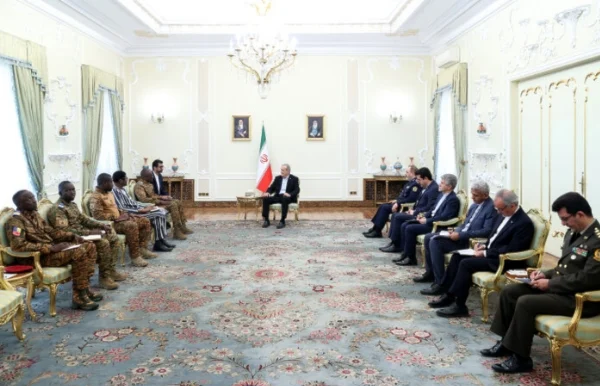 وزير دفاع بوركينا فاسو في طهران